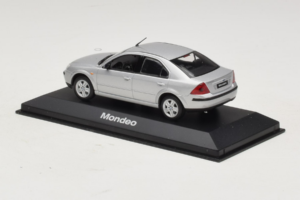 Ford Mondeo Mk3 Berline Argent Minichamps 1:43 MONDEO005 Métal — image 3 sur 4
