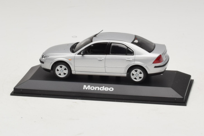 Ford Mondeo Mk3 Berline Argent Minichamps 1:43 MONDEO005 Métal