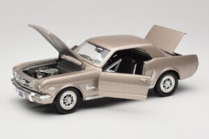Ford Mustang 1964 1/2 Argent Mira 1:18 6127 Métal — image 2 sur 8