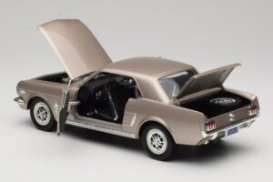 Ford Mustang 1964 1/2 Argent Mira 1:18 6127 Métal — image 5 sur 8