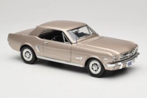 Ford Mustang 1964 1/2 Argent Mira 1:18 6127 Métal — image 6 sur 8