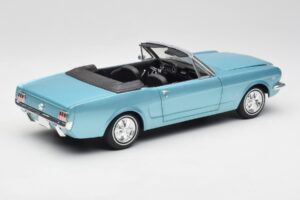 Ford Mustang Cabriolet Arcadian Blue Revell 1:18 8832-F1 Métal — image 3 sur 8