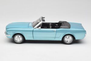 Ford Mustang Cabriolet Arcadian Blue Revell 1:18 8832-F1 Métal — image 4 sur 8