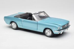 Ford Mustang Cabriolet Arcadian Blue Revell 1:18 8832-F1 Métal — image 6 sur 8