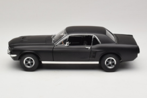 Ford Mustang Creed Movie GreenLight 1:18 13611 Métal — image 4 sur 8
