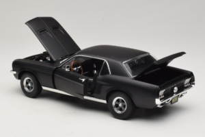 Ford Mustang Creed Movie GreenLight 1:18 13611 Métal — image 5 sur 8