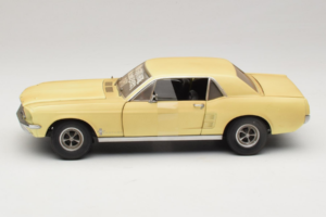 Ford Mustang Coupe Jaune The Walking Dead Greenlight 1:18 12958 Métal — image 4 sur 8