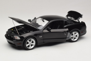 Ford Mustang GT Noir Drive Movie GreenLight 1:18 13609 Métal — image 2 sur 8