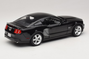 Ford Mustang GT Noir Drive Movie GreenLight 1:18 13609 Métal — image 3 sur 8