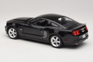 Ford Mustang GT Noir Drive Movie GreenLight 1:18 13609 Métal — image 7 sur 8