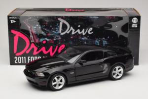 Ford Mustang GT Noir Drive Movie GreenLight 1:18 13609 Métal — image 8 sur 8