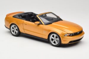 Ford Mustang GT S197 Cabriolet Or Maisto 1:18 31158 Métal — image 5 sur 7