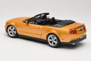 Ford Mustang GT S197 Cabriolet Or Maisto 1:18 31158 Métal — image 6 sur 7