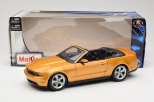 Ford Mustang GT S197 Cabriolet Or Maisto 1:18 31158 Métal — image 7 sur 7