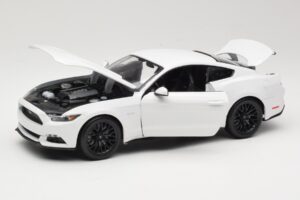 Ford Mustang GT S550 Blanc Maisto 1:18 31197 Métal — image 2 sur 8