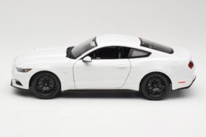 Ford Mustang GT S550 Blanc Maisto 1:18 31197 Métal — image 4 sur 8