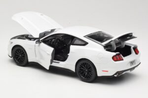 Ford Mustang GT S550 Blanc Maisto 1:18 31197 Métal — image 5 sur 8