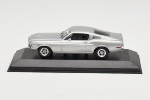 Ford Mustang GT Argent Minichamps 1:43 FORD001 Métal