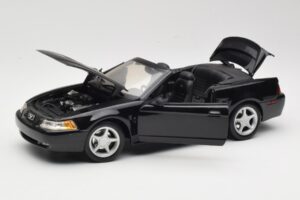 Ford Mustang GT SN95 Cabriolet Noir Maisto 1:18 50328 Métal — image 2 sur 8