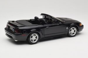 Ford Mustang GT SN95 Cabriolet Noir Maisto 1:18 50328 Métal — image 3 sur 8