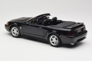 Ford Mustang GT SN95 Cabriolet Noir Maisto 1:18 50328 Métal — image 7 sur 8