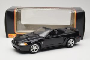 Ford Mustang GT SN95 Cabriolet Noir Maisto 1:18 50328 Métal — image 8 sur 8