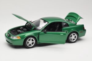 Ford Mustang GT SN95 Vert Maisto 1:18 50326 Métal — image 2 sur 8