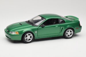 Ford Mustang GT SN95 Vert Maisto 1:18 50326 Métal