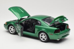 Ford Mustang GT SN95 Vert Maisto 1:18 50326 Métal — image 5 sur 8