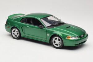 Ford Mustang GT SN95 Vert Maisto 1:18 50326 Métal — image 6 sur 8
