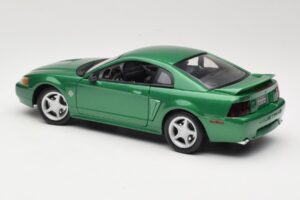Ford Mustang GT SN95 Vert Maisto 1:18 50326 Métal — image 7 sur 8