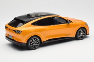 Ford Mustang Mach-E GT Performance Cyber Orange Otto 1:18 OT983 Résine — image 2 sur 6
