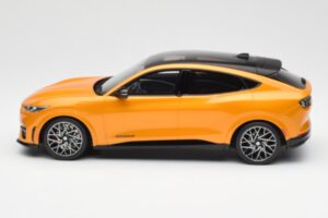 Ford Mustang Mach-E GT Performance Cyber Orange Otto 1:18 OT983 Résine — image 3 sur 6