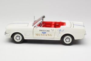 Ford Mustang Pace Car Wimbledon White Solido 1:18 81578 Métal — image 4 sur 8