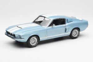 Ford Mustang Shelby GT500 Bleu Clair Métallique Avec Bandes Blanches AUTOart 1:18 72907 Métal