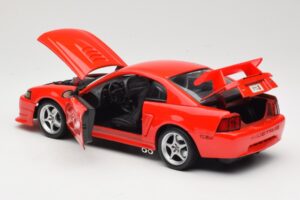 Ford Mustang SVT Cobra R SN95 Rouge Maisto 1:18 531872 Métal — image 5 sur 8