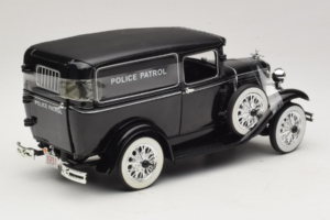 Ford Panel Car Police Patrol Signature Models 1:18 18143 Métal — image 2 sur 6