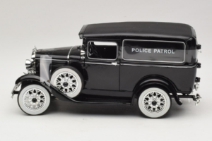 Ford Panel Car Police Patrol Signature Models 1:18 18143 Métal — image 3 sur 6