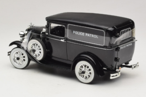 Ford Panel Car Police Patrol Signature Models 1:18 18143 Métal — image 5 sur 6