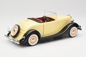 Ford Roadster Dearborn Yellow Solido 1:18 8008 Métal — image 3 sur 8