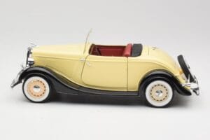 Ford Roadster Dearborn Yellow Solido 1:18 8008 Métal — image 4 sur 8