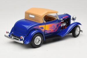 Ford Roadster Street Rod Bleu with Fire Road Signature 1:18 92249 Métal — image 3 sur 8