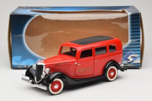 Ford Sedan Rouge Solido 1:18 8066 Métal — image 8 sur 8