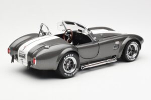 Ford Shelby Cobra 427 S/C Gris Métallisé Avec Rayures Blanches Kyosho 1:18 08045GRW Métal — image 3 sur 8