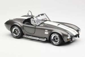 Ford Shelby Cobra 427 S/C Gris Métallisé Avec Rayures Blanches Kyosho 1:18 08045GRW Métal — image 6 sur 8