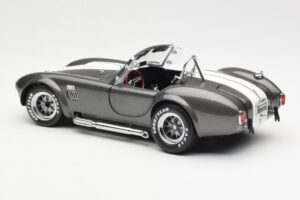 Ford Shelby Cobra 427 S/C Gris Métallisé Avec Rayures Blanches Kyosho 1:18 08045GRW Métal — image 7 sur 8