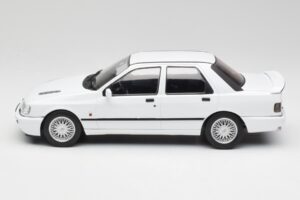 Ford Sierra RS Cosworth 4x4 Blanc MCG 1:18 MCG18353 Métal — image 3 sur 6