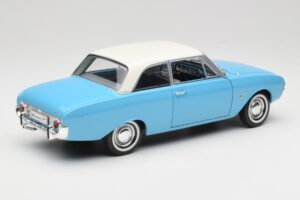 Ford Taunus 12M P1 Taunus Blue Revell 1:18 08880 Métal — image 3 sur 8