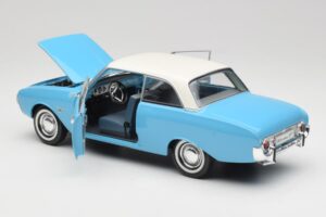 Ford Taunus 12M P1 Taunus Blue Revell 1:18 08880 Métal — image 5 sur 8