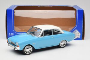Ford Taunus 12M P1 Taunus Blue Revell 1:18 08880 Métal — image 8 sur 8